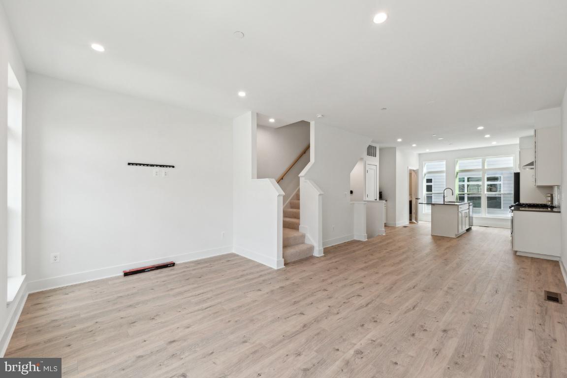 TYSONS RIDGE - Residential Lease