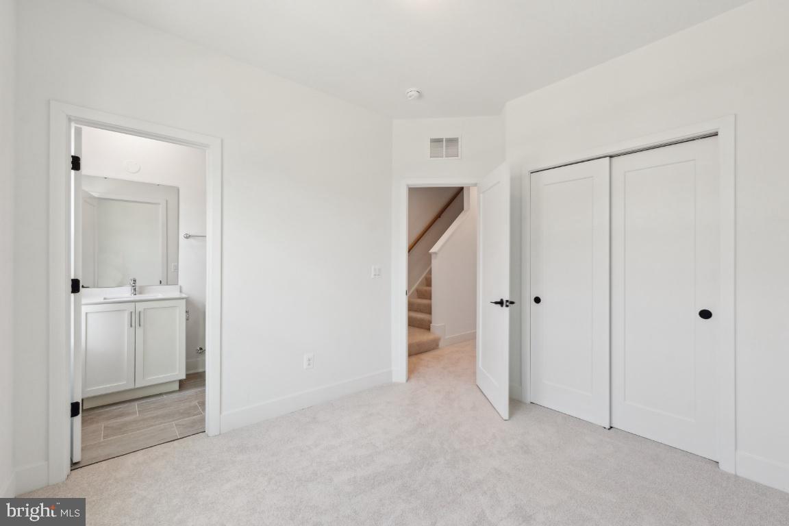 TYSONS RIDGE - Residential Lease