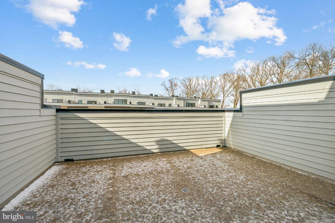 TYSONS RIDGE - Residential Lease