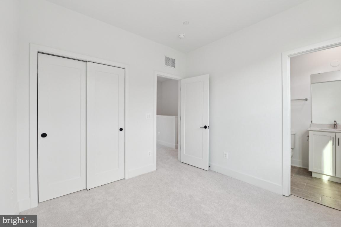 TYSONS RIDGE - Residential Lease