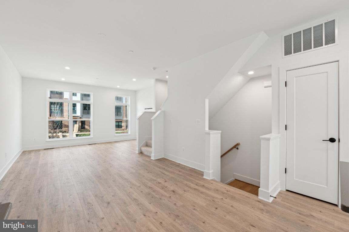 TYSONS RIDGE - Residential Lease