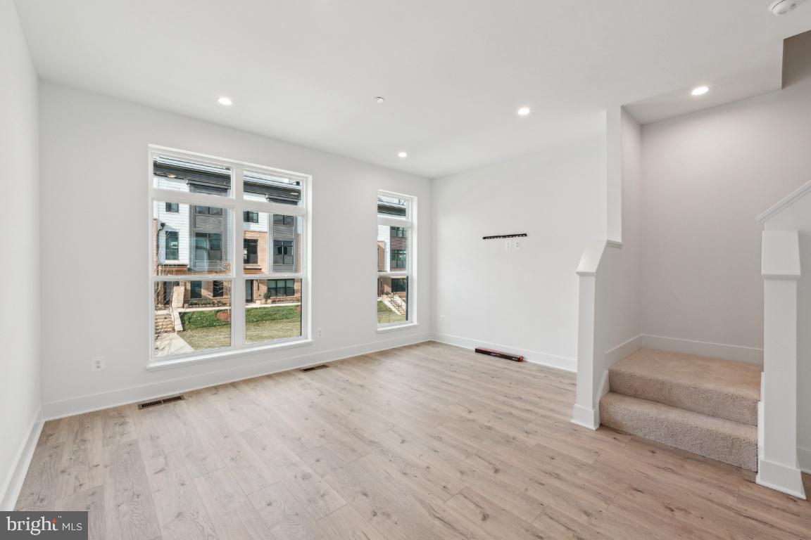 TYSONS RIDGE - Residential Lease