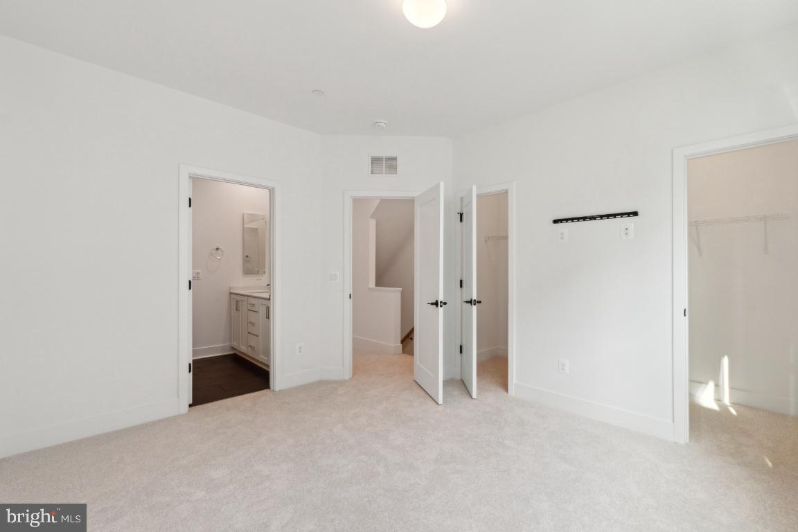 TYSONS RIDGE - Residential Lease