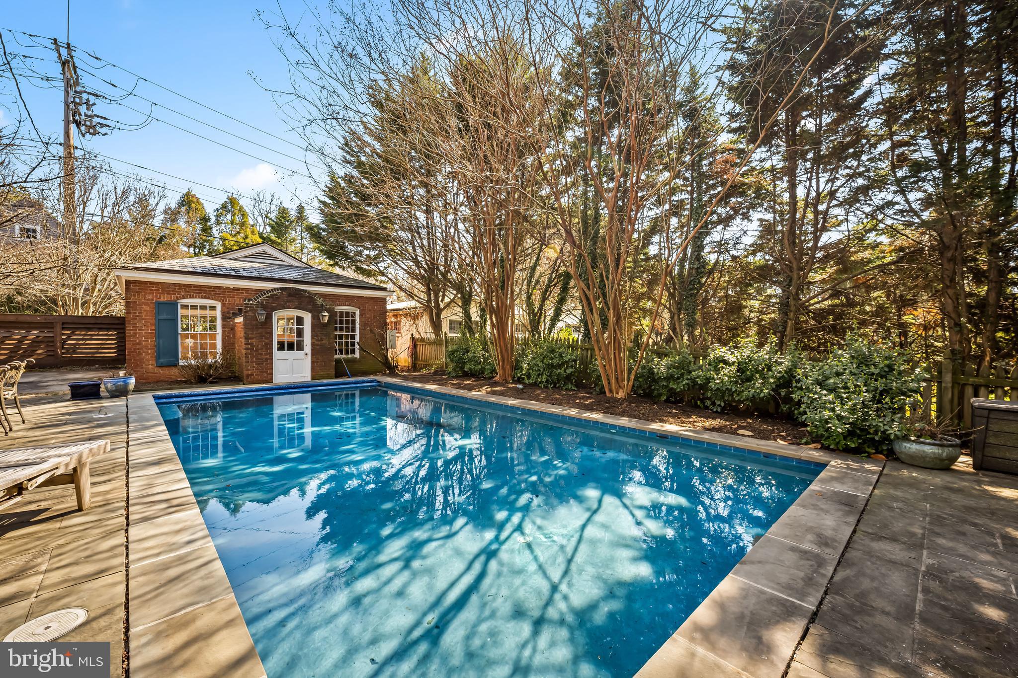 ROLAND PARK - Residential