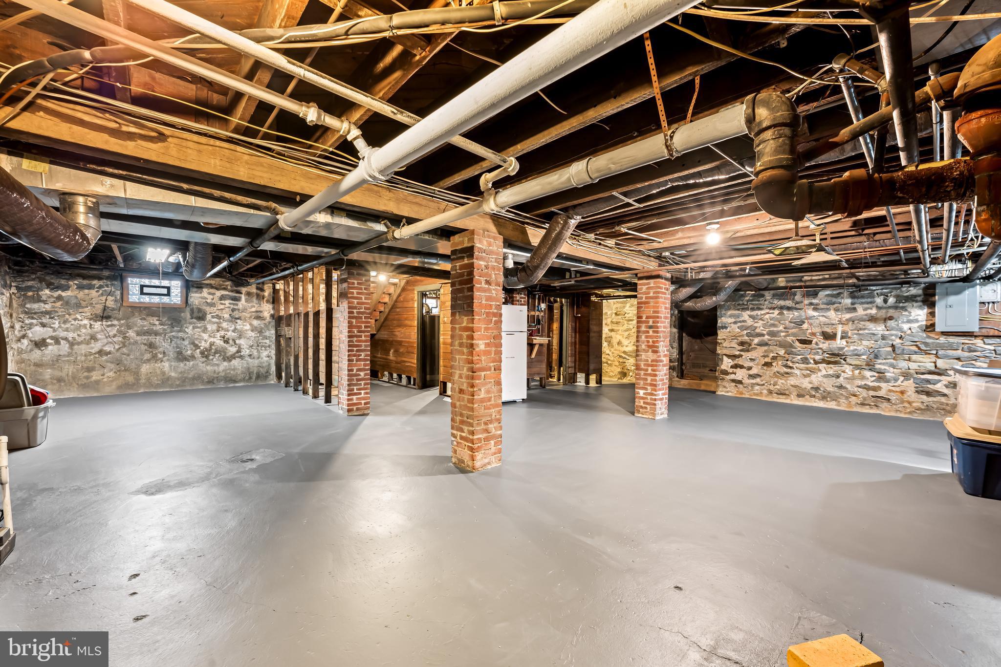 ROLAND PARK - Residential