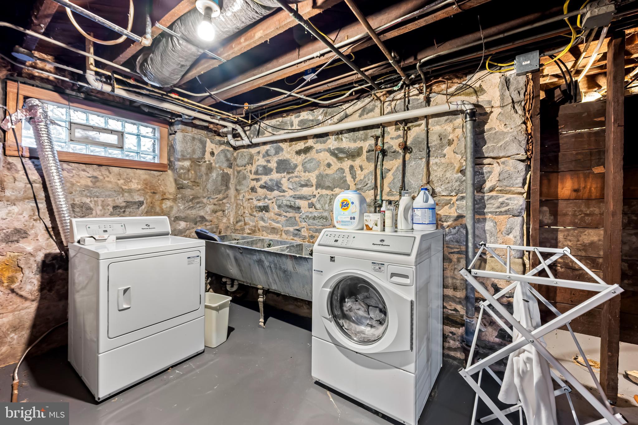 ROLAND PARK - Residential