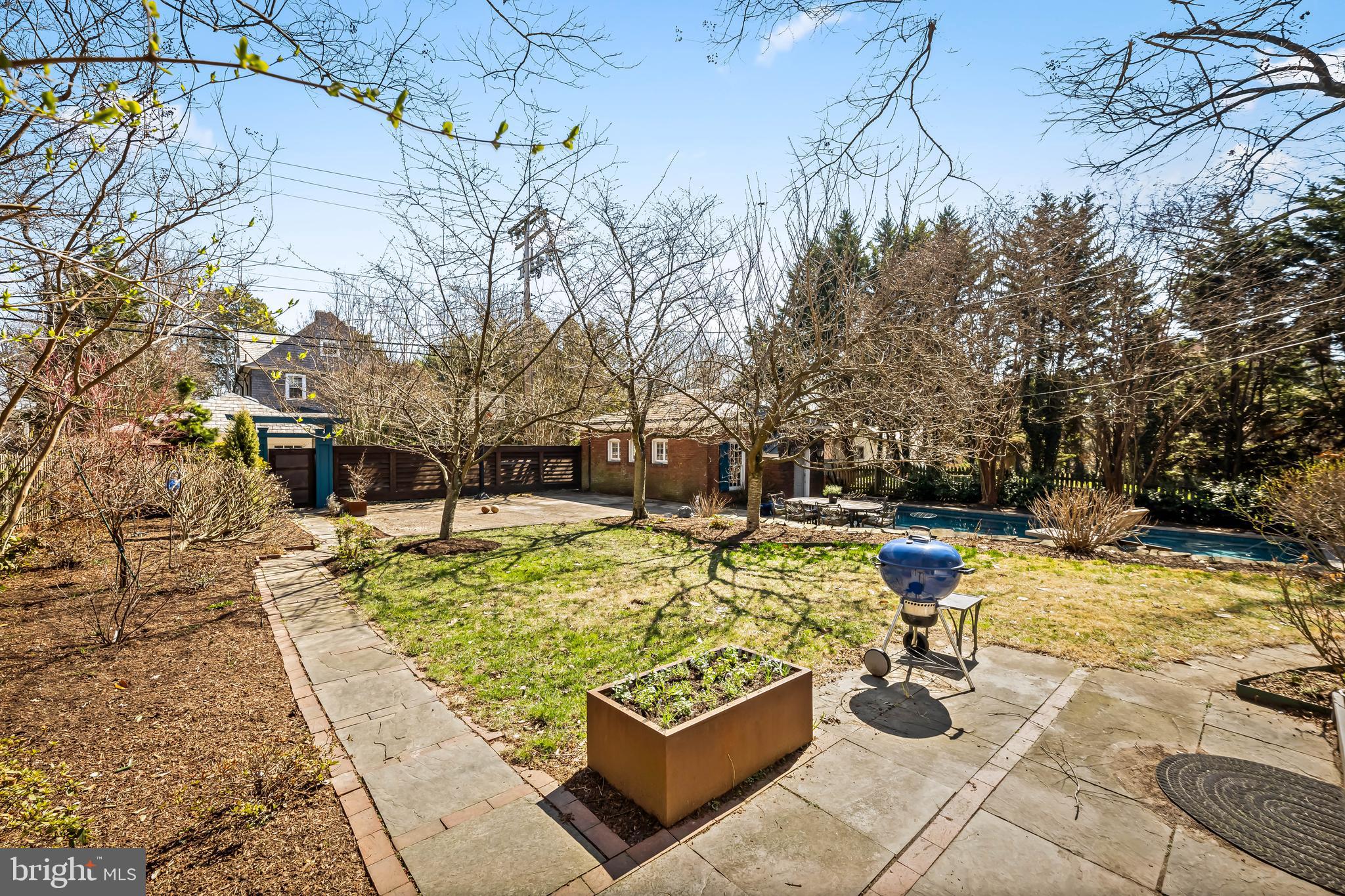 ROLAND PARK - Residential