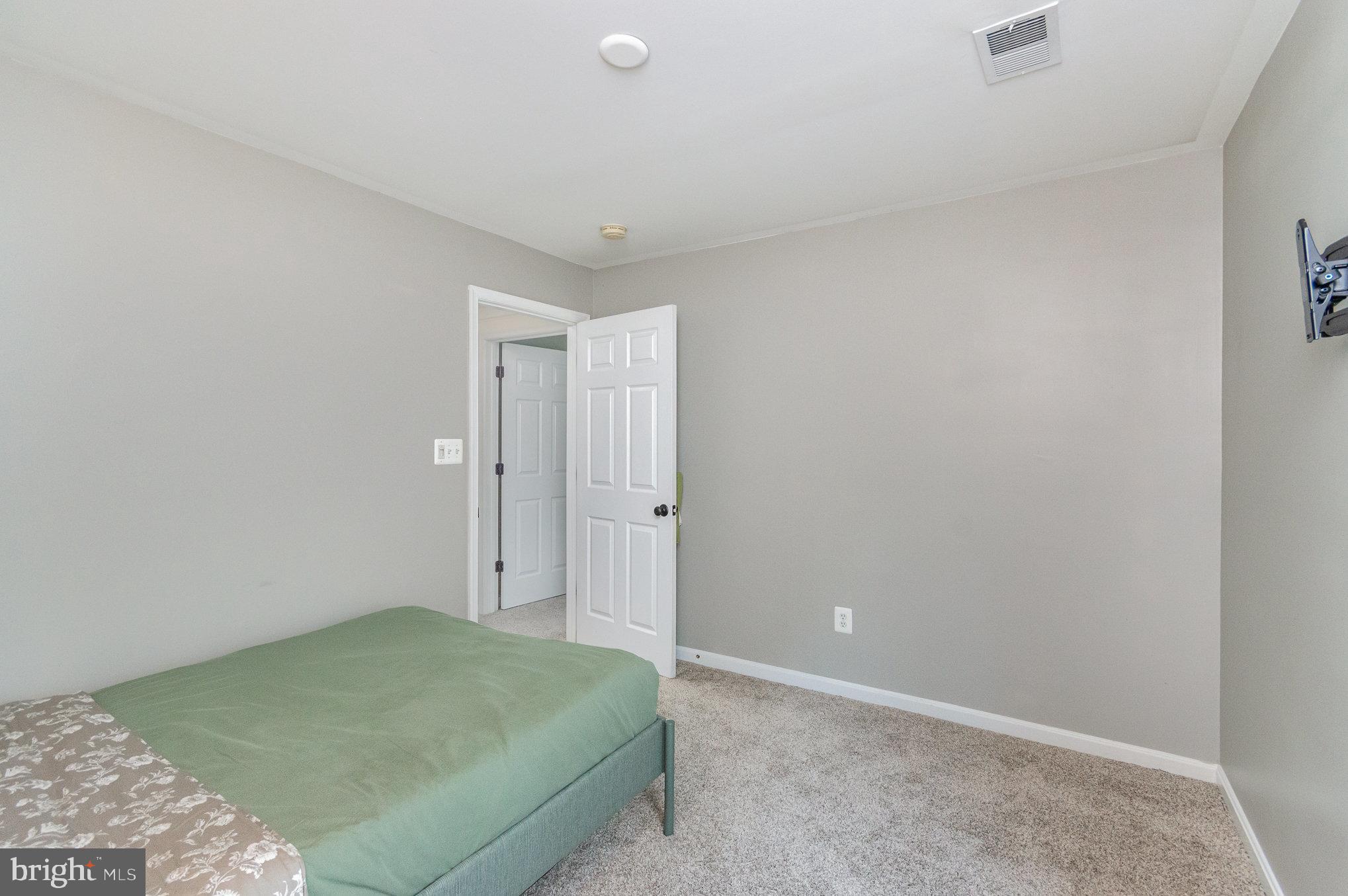 GROVETON WOODS - Residential