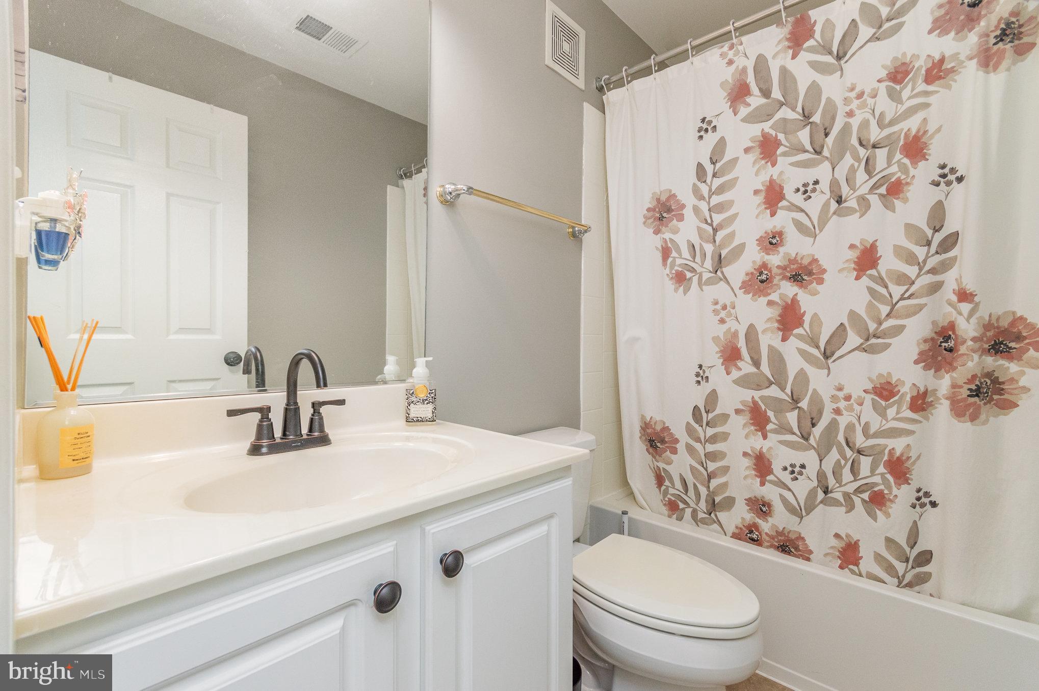 GROVETON WOODS - Residential