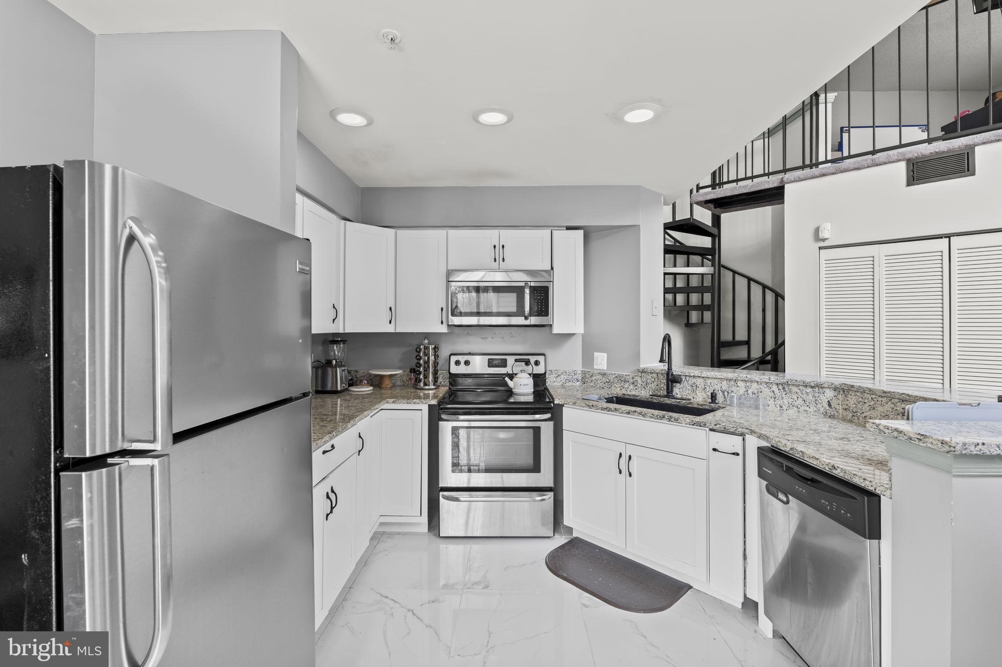 LAKE ARBOR - Residential