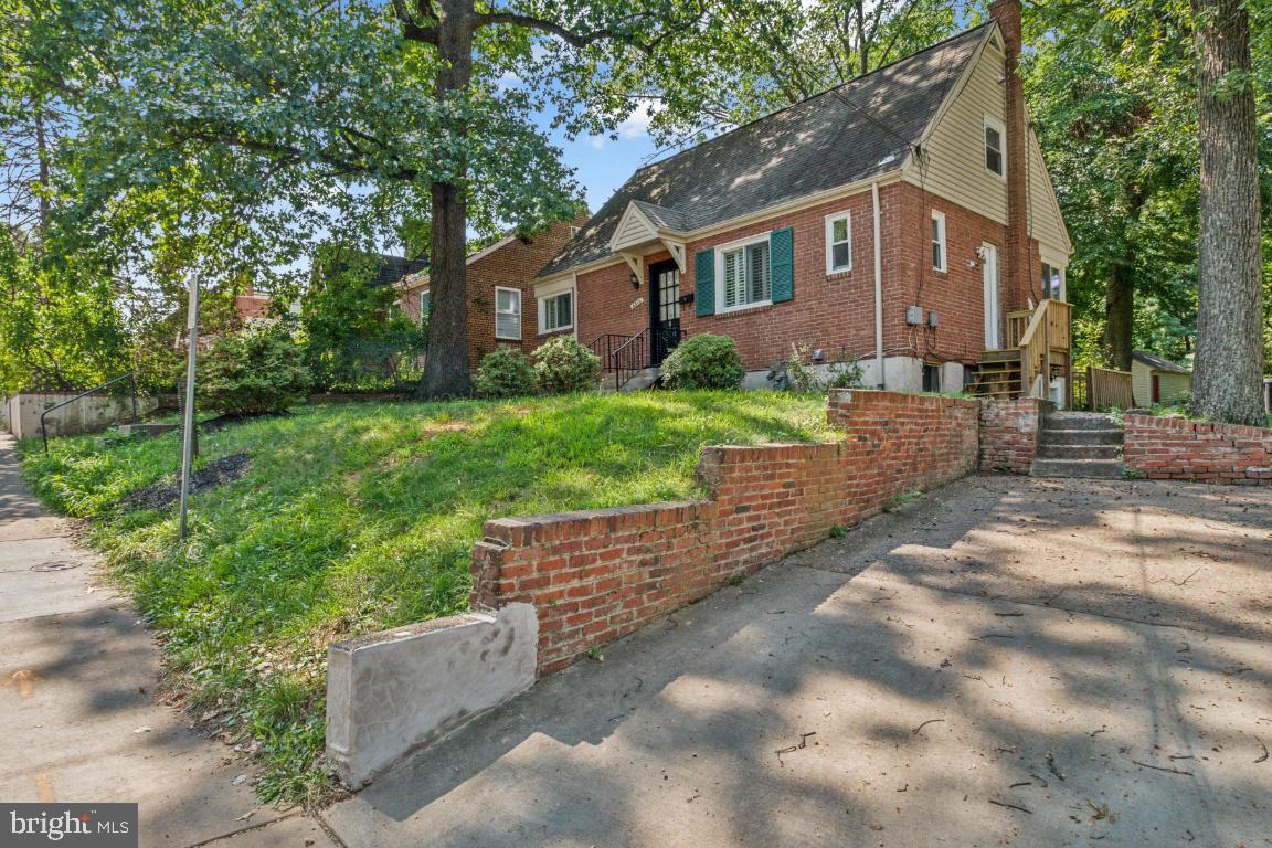 8216 ROANOKE AVENUE