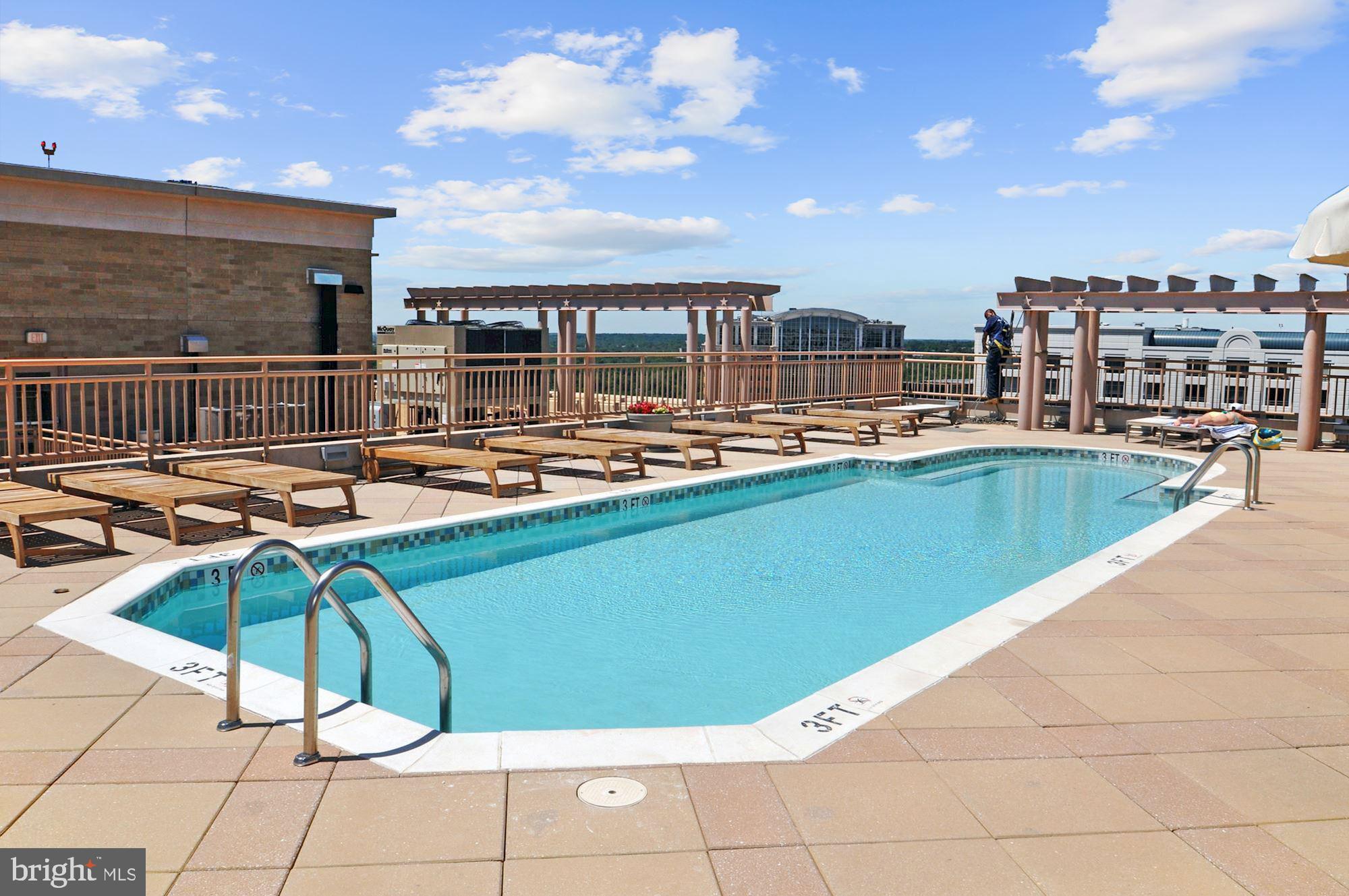 RESIDENCES AT LIBERTY CENTER - Residential