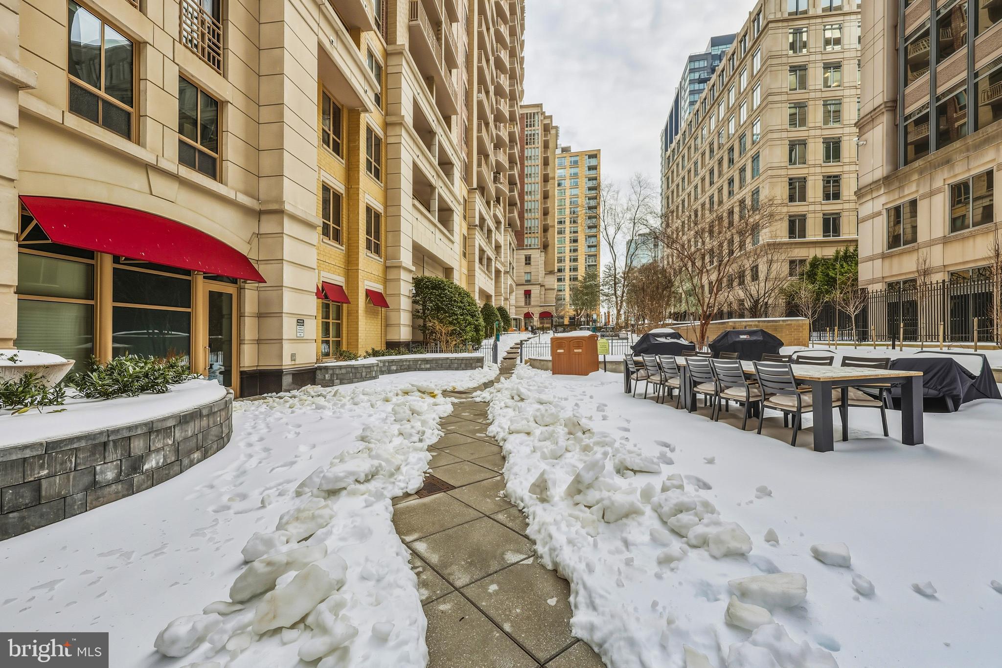 RESIDENCES AT LIBERTY CENTER - Residential