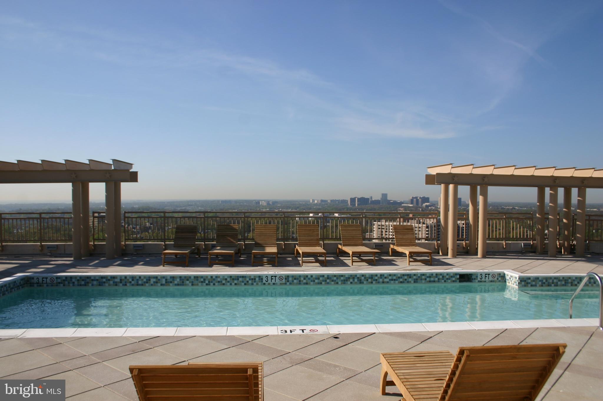 RESIDENCES AT LIBERTY CENTER - Residential