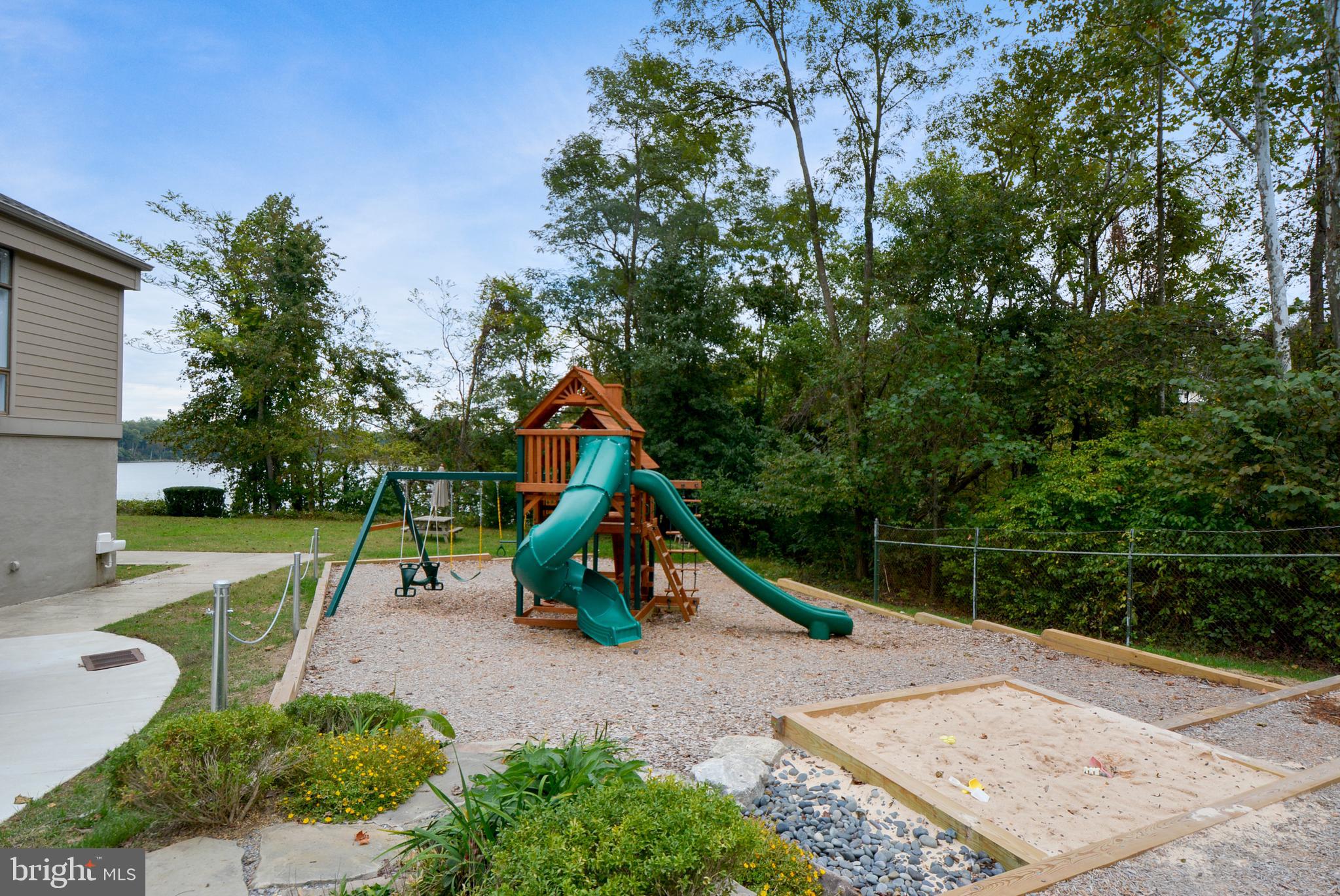 HARBOR HILLS - Residential