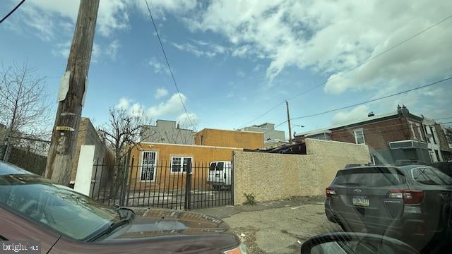 1854 E OAKDALE STREET E