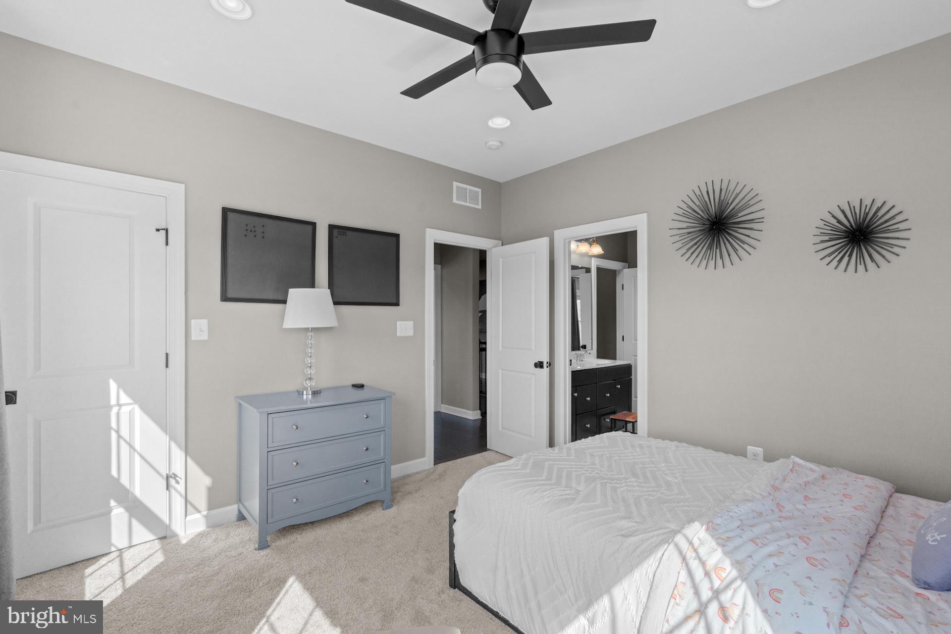 HOLLY RIDGE AT LAWNVALE - Residential