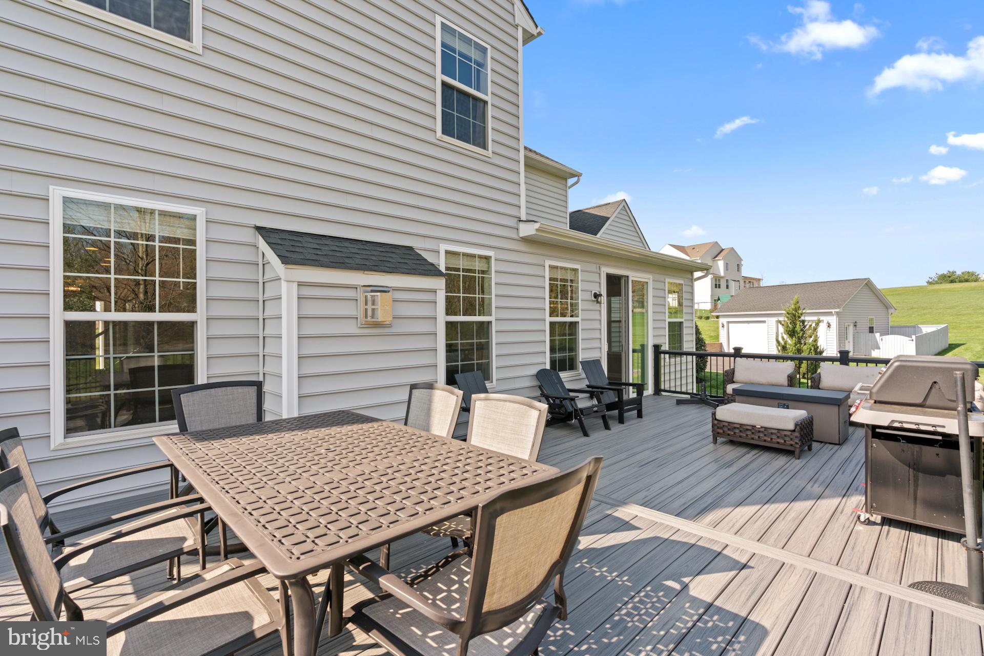 HOLLY RIDGE AT LAWNVALE - Residential