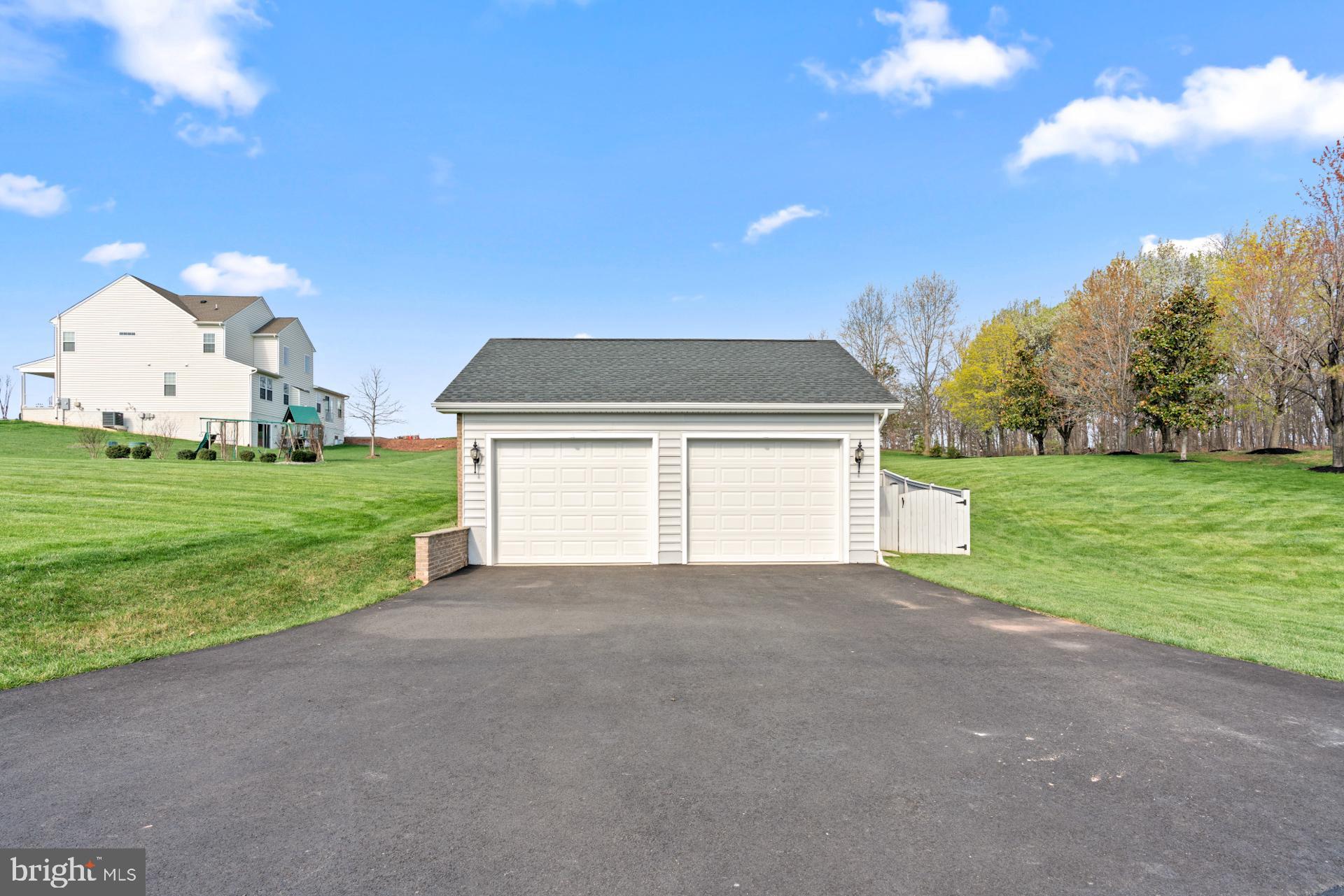 HOLLY RIDGE AT LAWNVALE - Residential