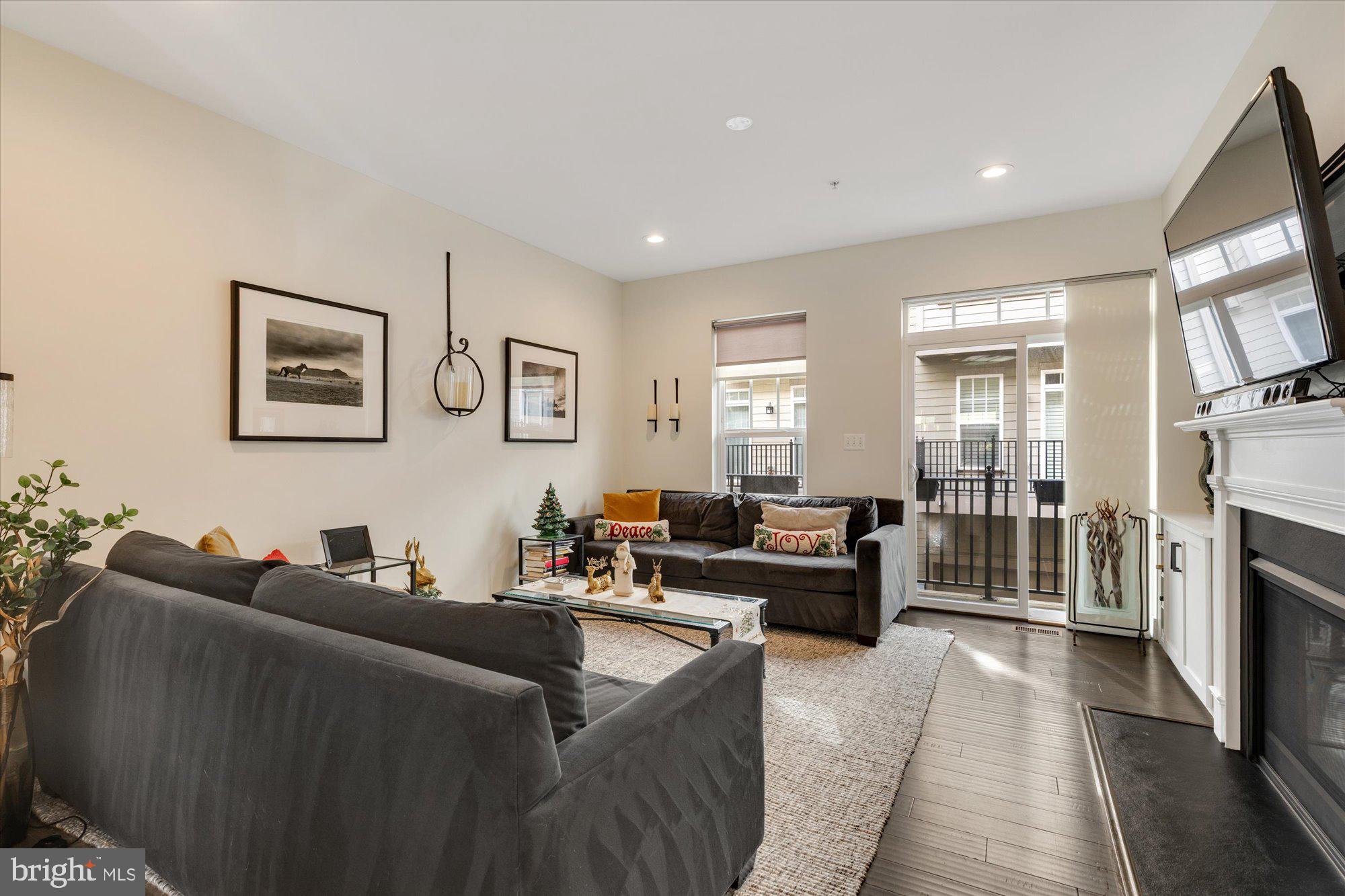 CRESCENT PLACE - Residential