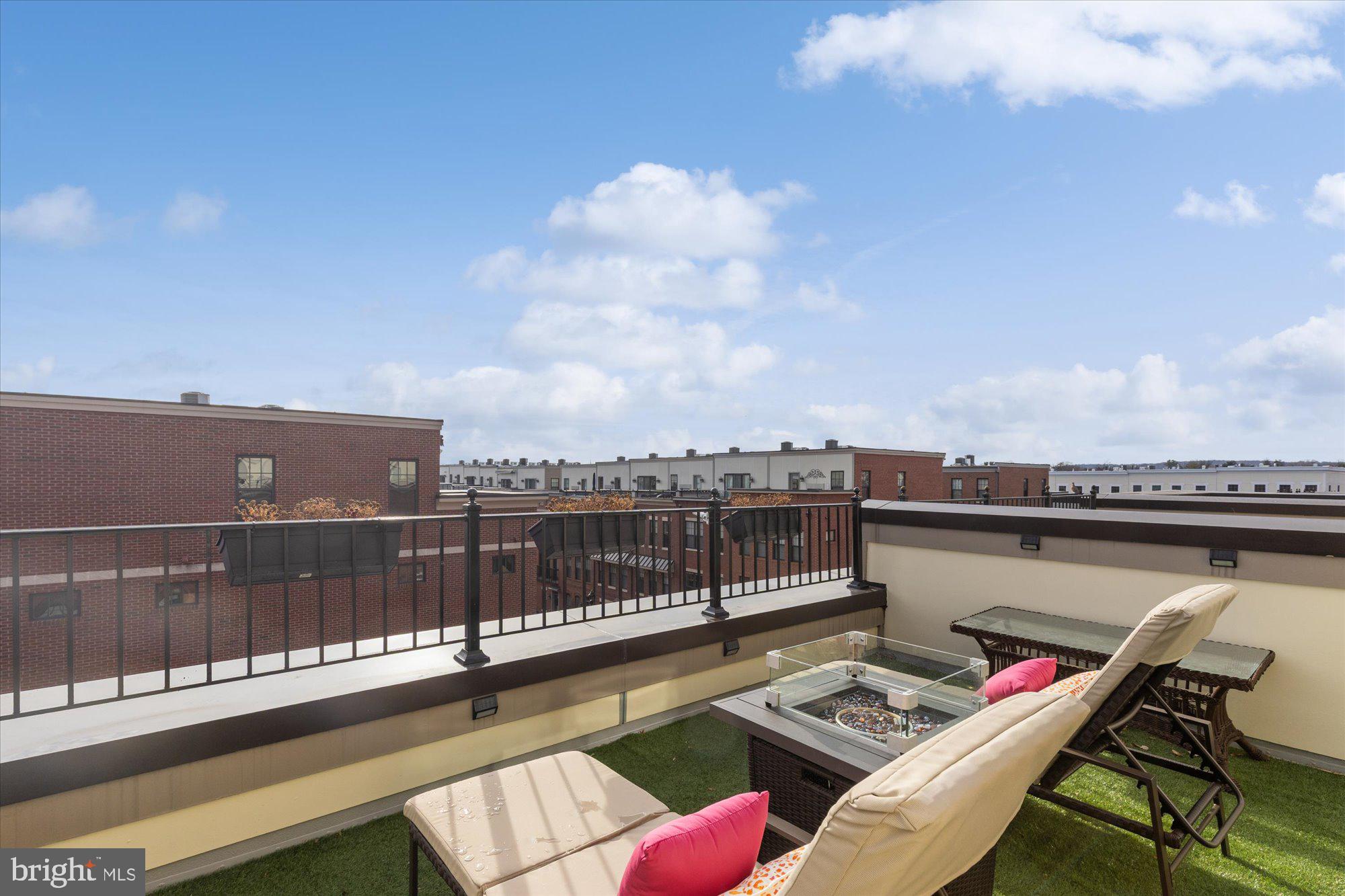 CRESCENT PLACE - Residential