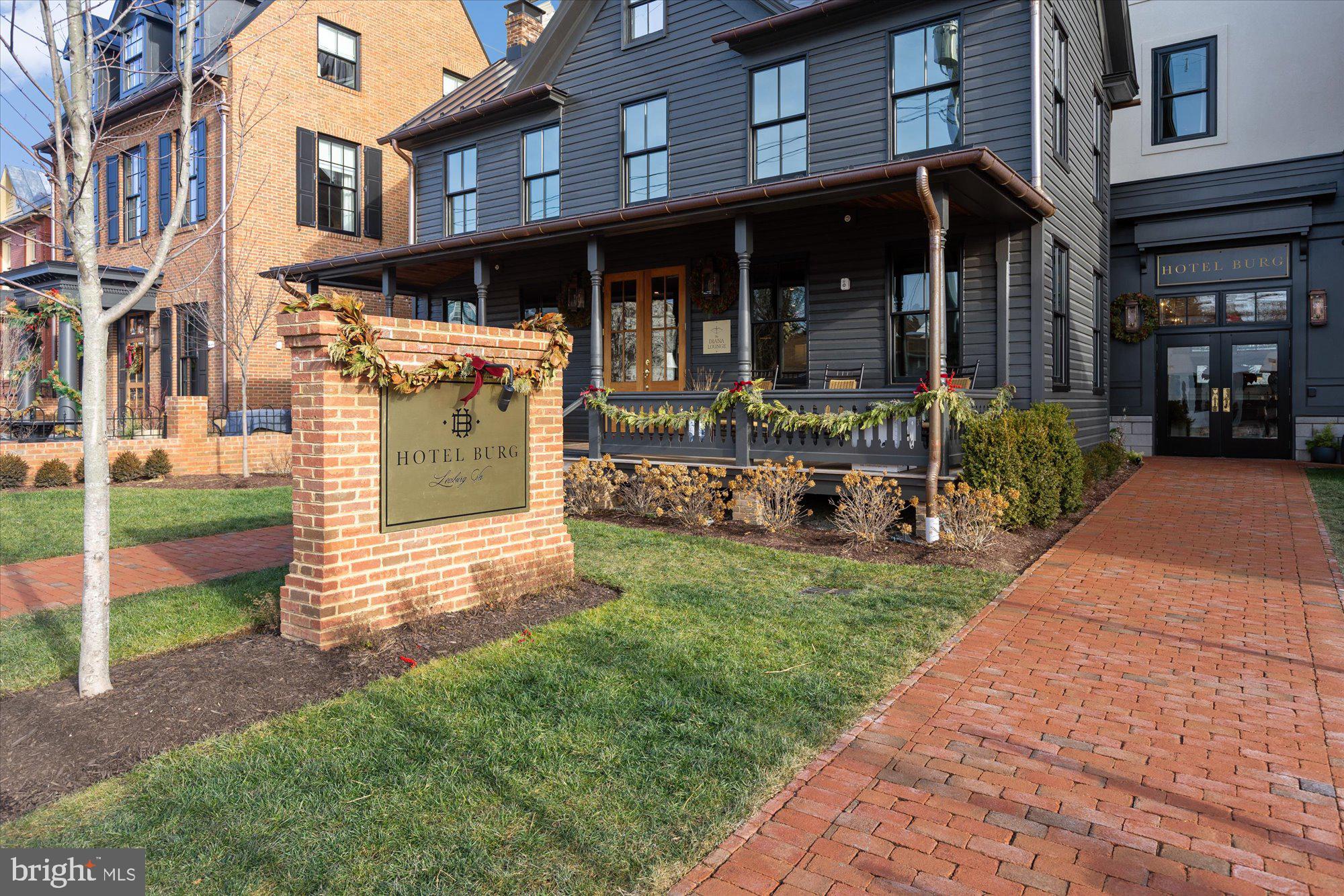 CRESCENT PLACE - Residential