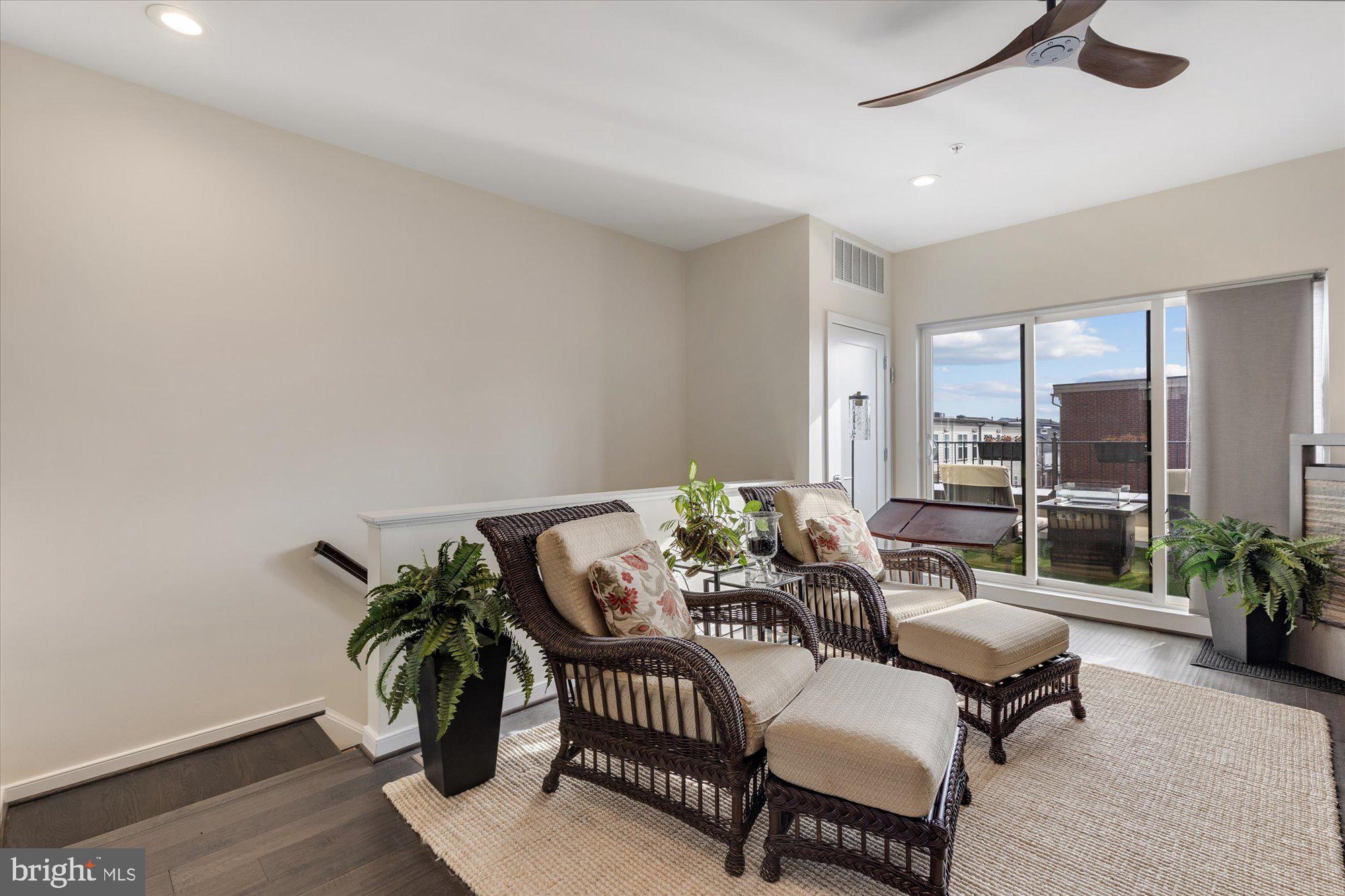 CRESCENT PLACE - Residential