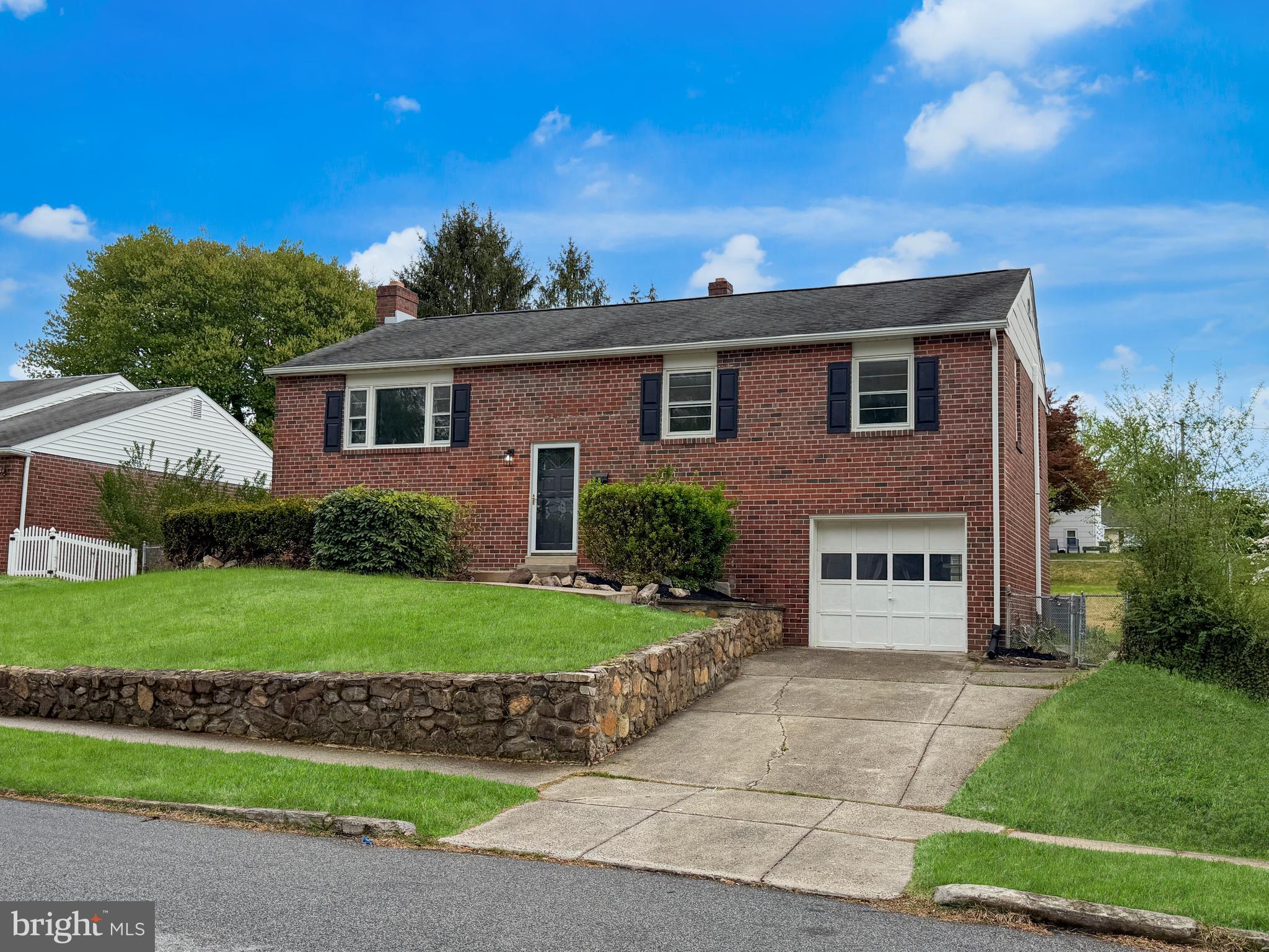 CAMELOT ESTS - Residential