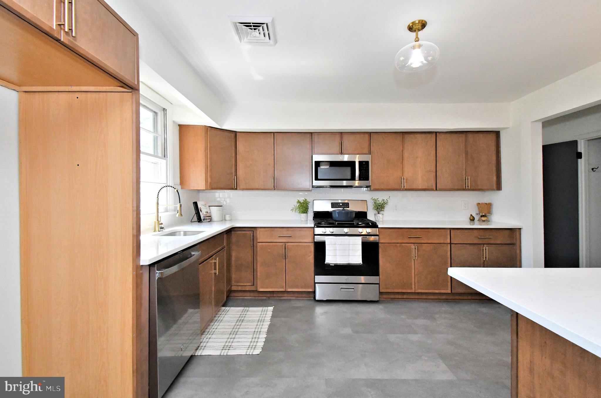 CAMELOT ESTS - Residential