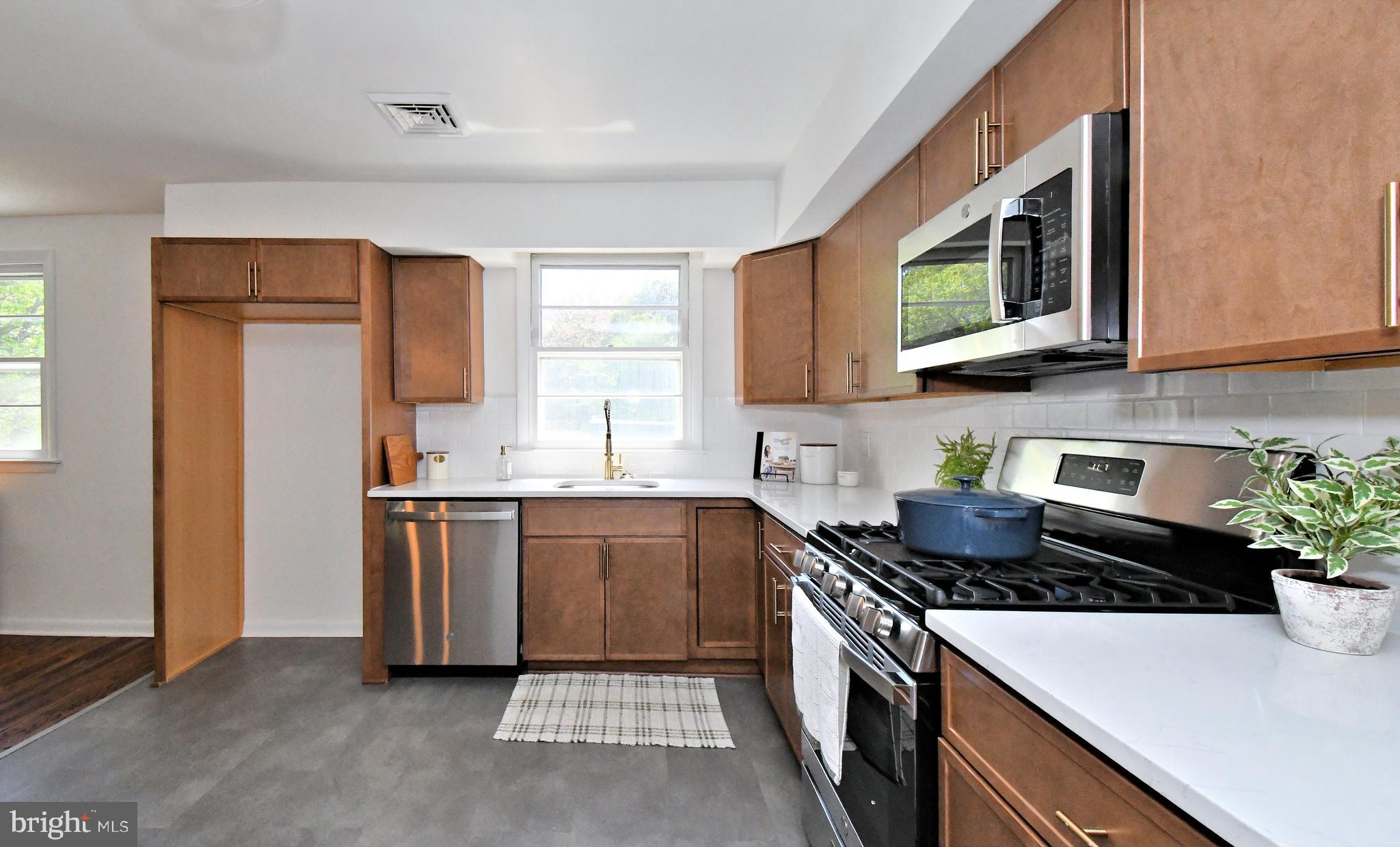 CAMELOT ESTS - Residential