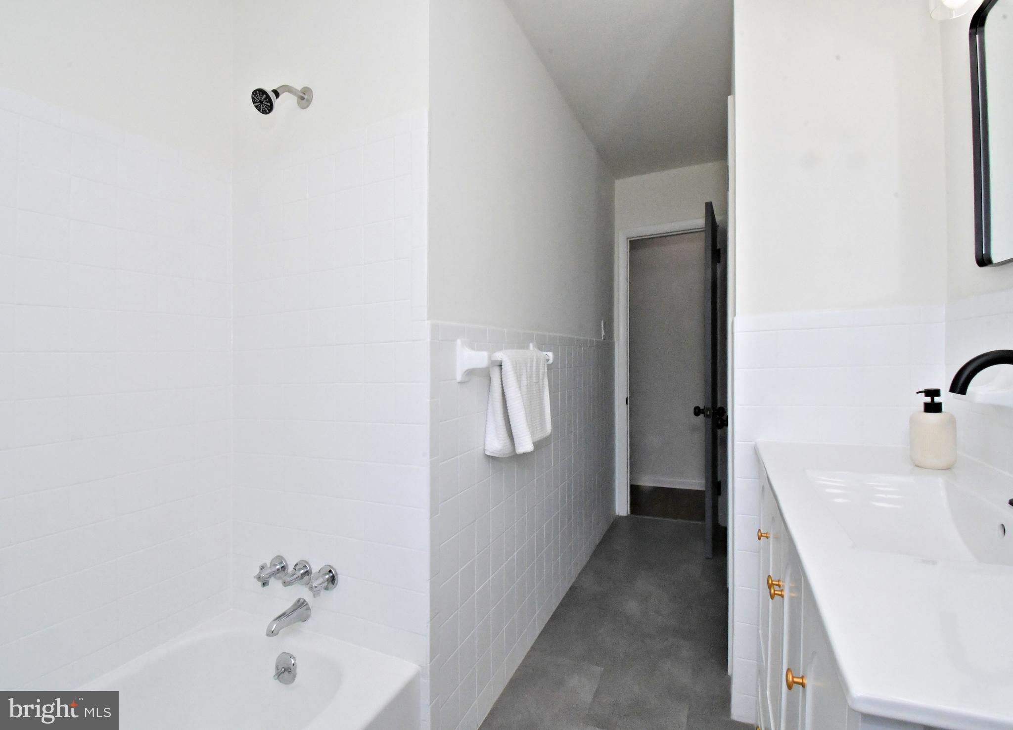 CAMELOT ESTS - Residential