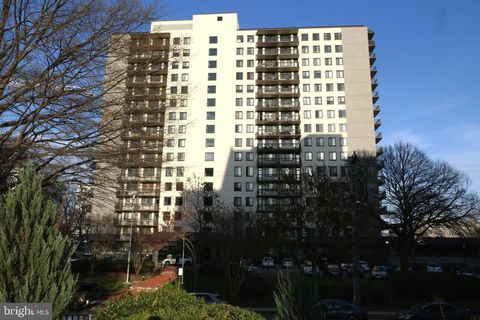 Photo of 801 N Pitt Street N #201, ALEXANDRIA, VA 22314 (MLS # VAAX2055464)