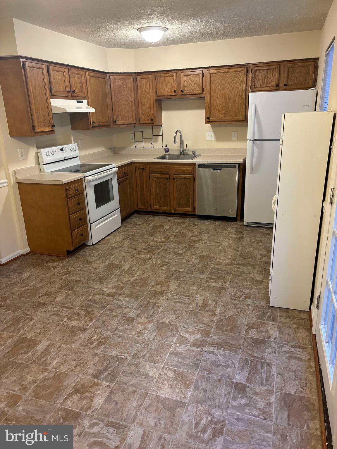 CABIN CREEKWOOD - Residential Lease