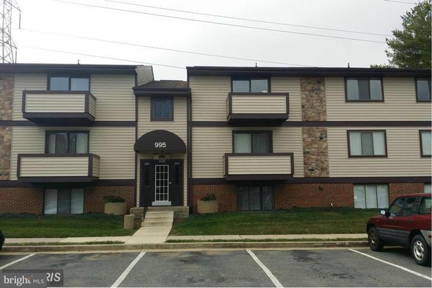 Stunning 2 bedroom 1 Full Bath Condo For Rent Immediately!