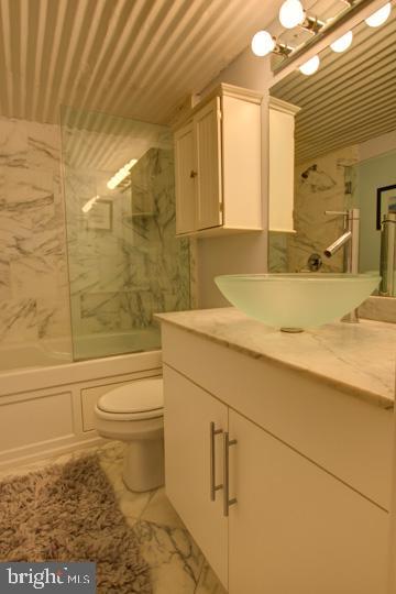 LOGAN SQUARE - Residential Lease