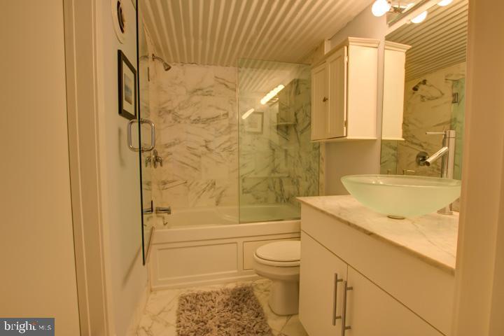 LOGAN SQUARE - Residential Lease