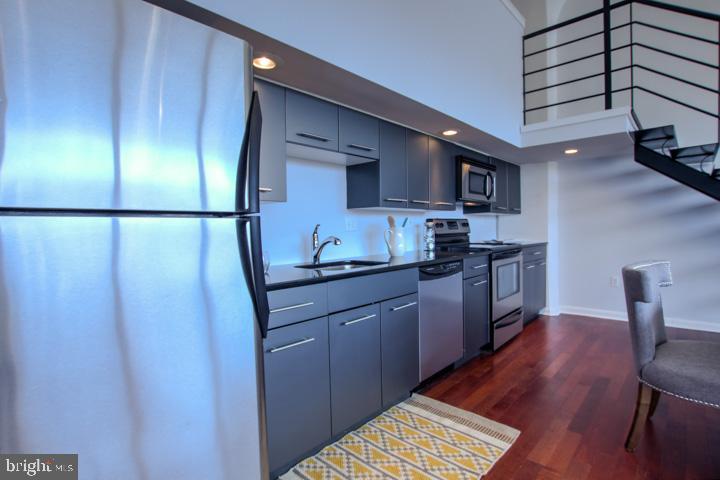 LOGAN SQUARE - Residential Lease