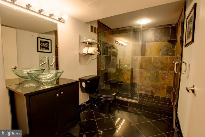 LOGAN SQUARE - Residential Lease