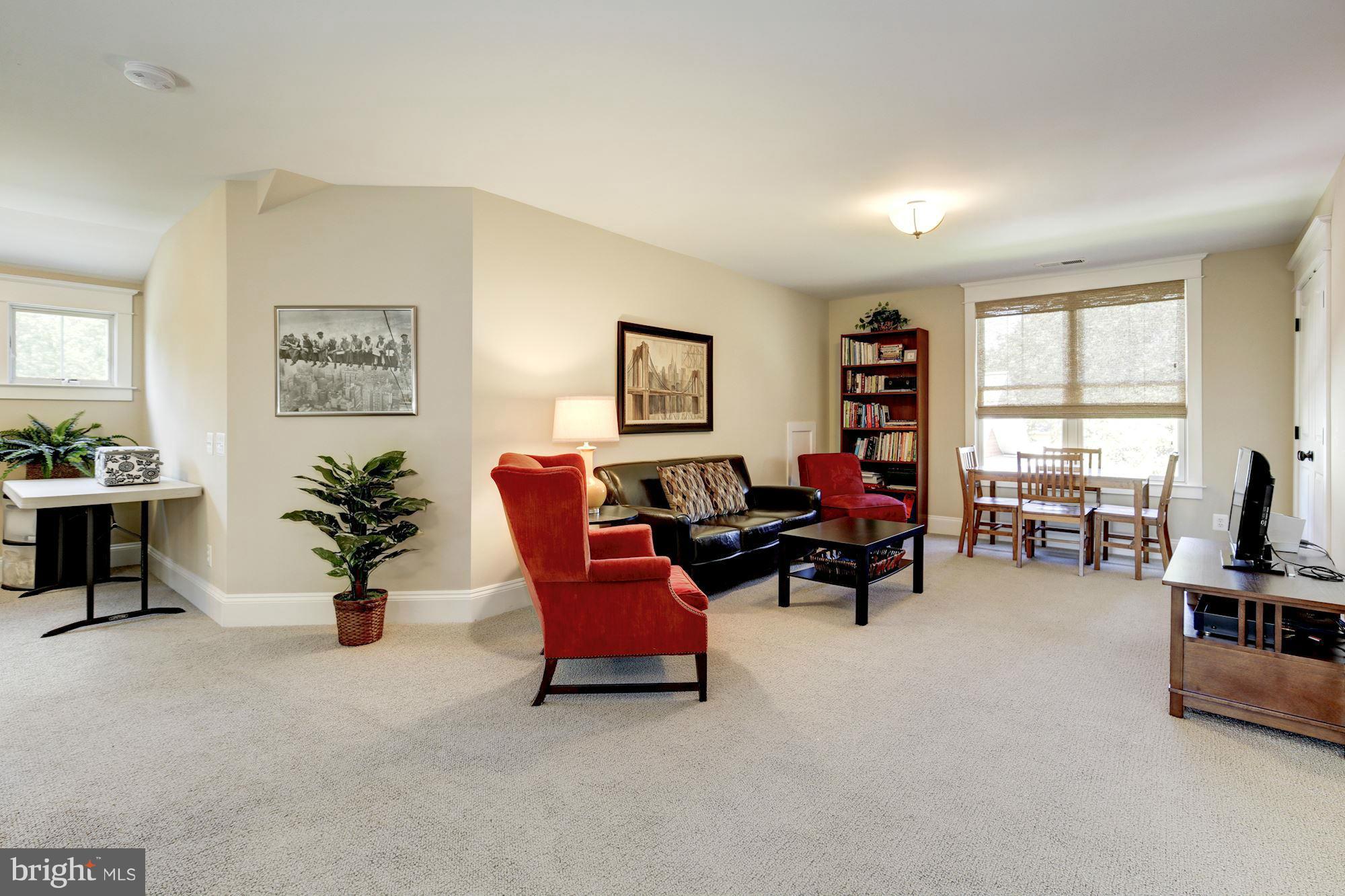 CLARENDON - Residential