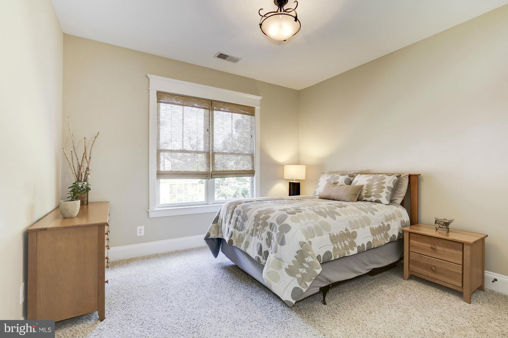 CLARENDON - Residential