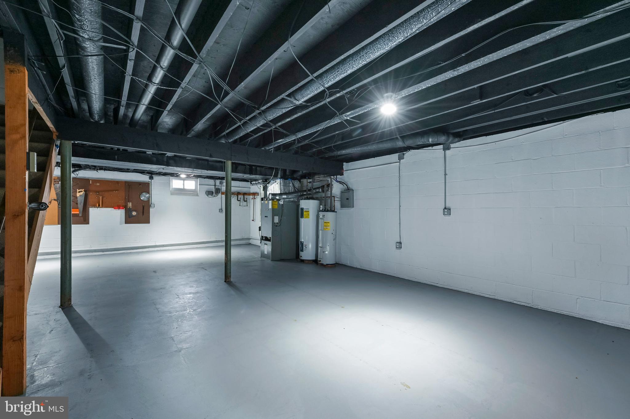 MERRYWOOD MANOR - Residential