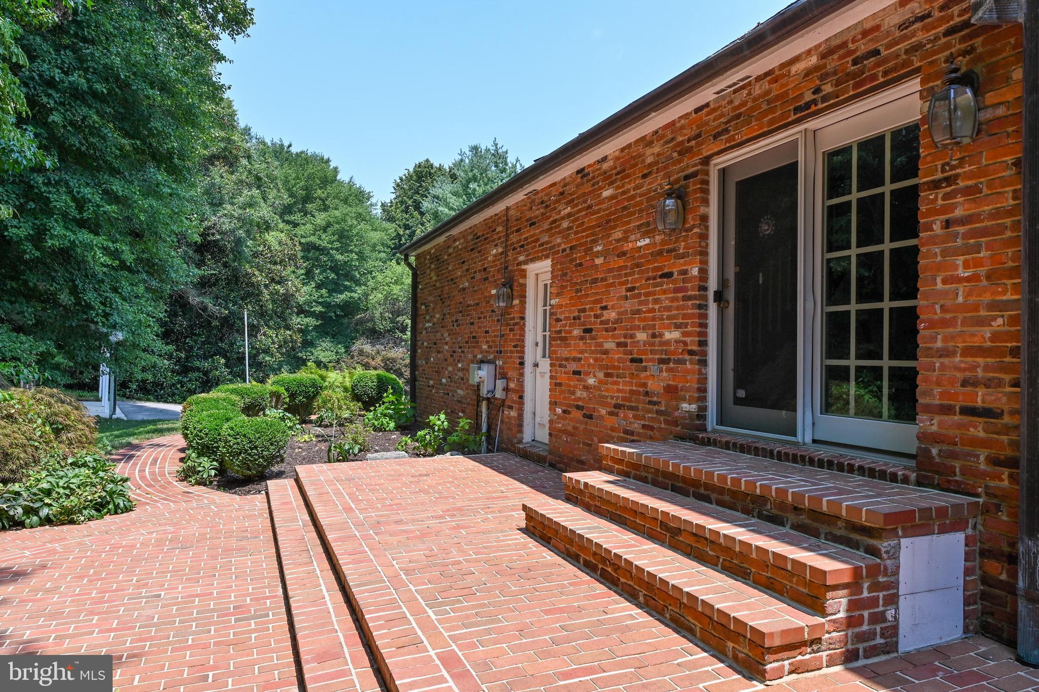 MERRYWOOD MANOR - Residential