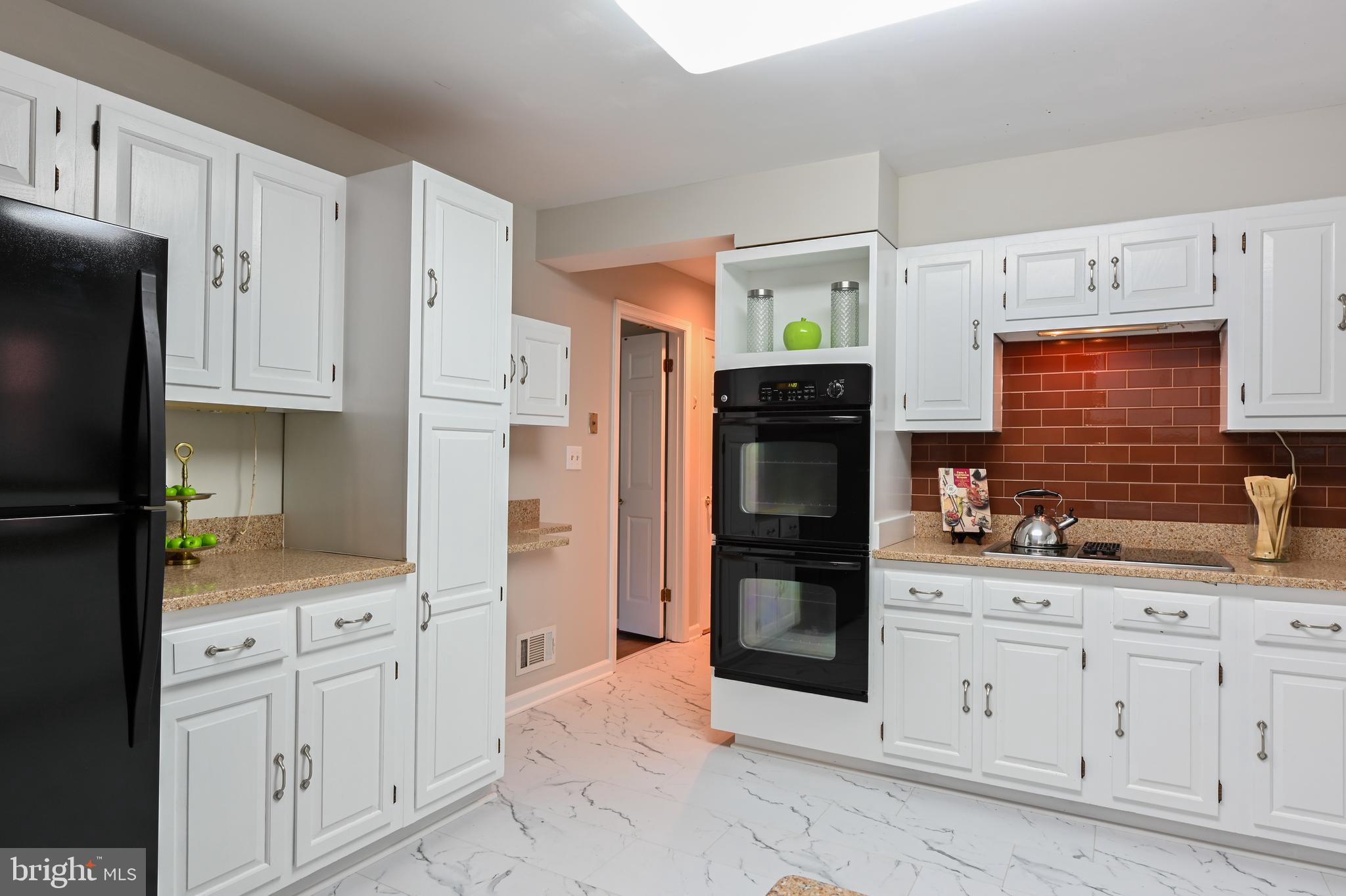 MERRYWOOD MANOR - Residential