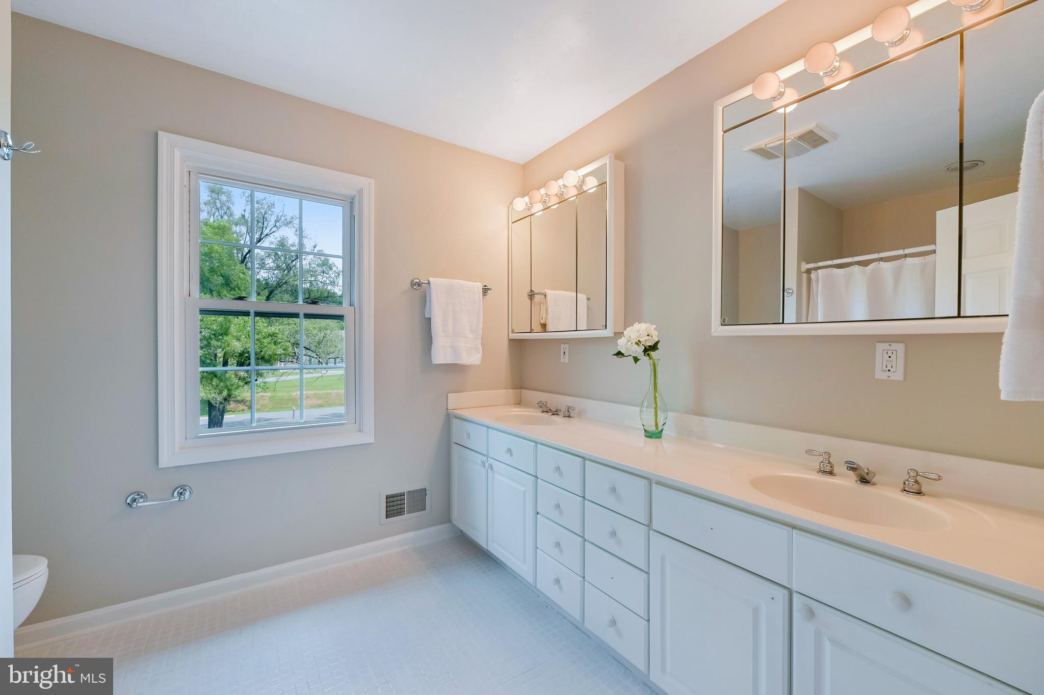 MERRYWOOD MANOR - Residential