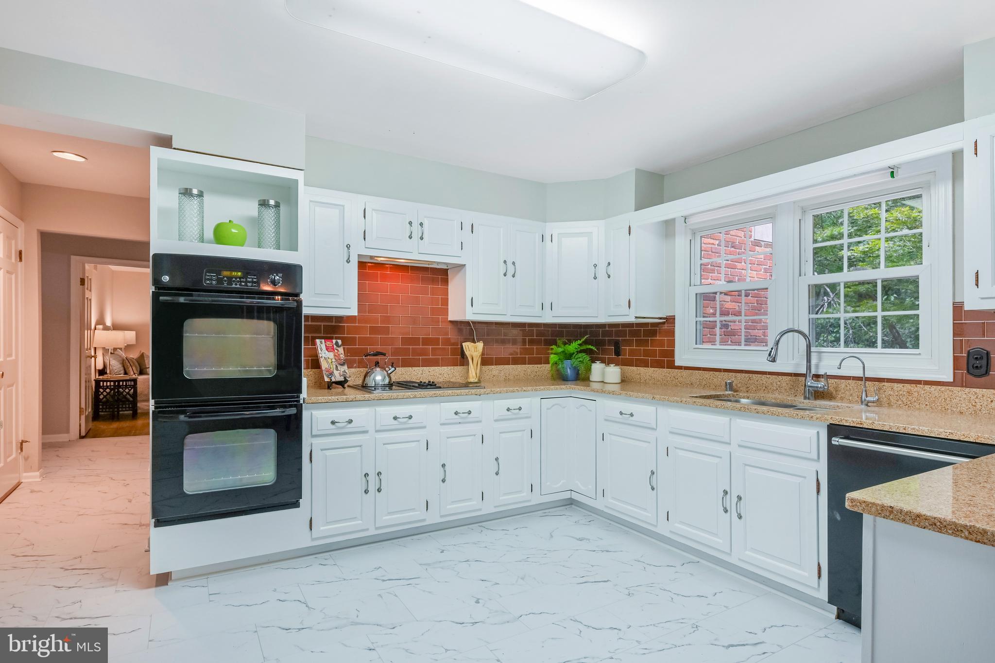 MERRYWOOD MANOR - Residential