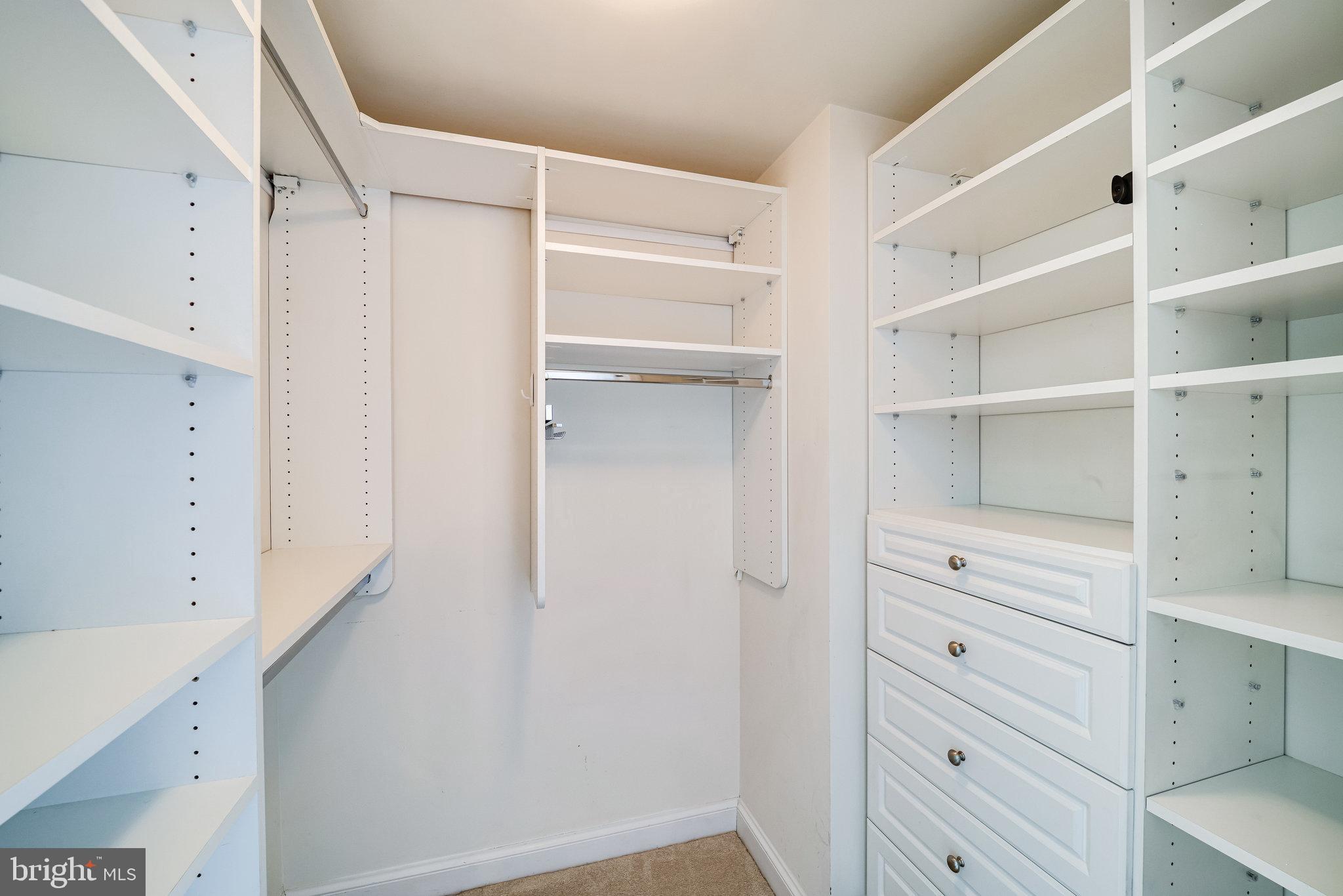 MIDTOWN ALEXANDRIA STATION CONDOMINIUM - Residential Lease