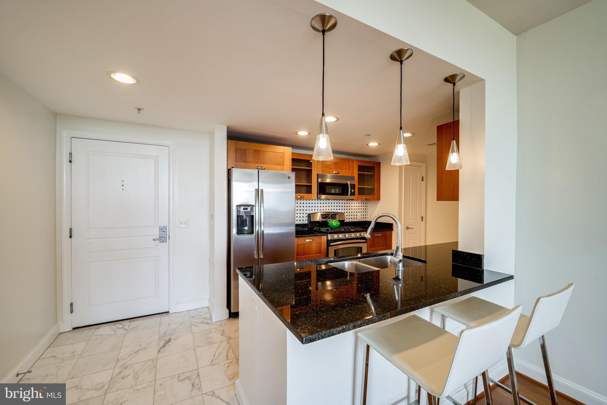 MIDTOWN ALEXANDRIA STATION CONDOMINIUM - Residential Lease