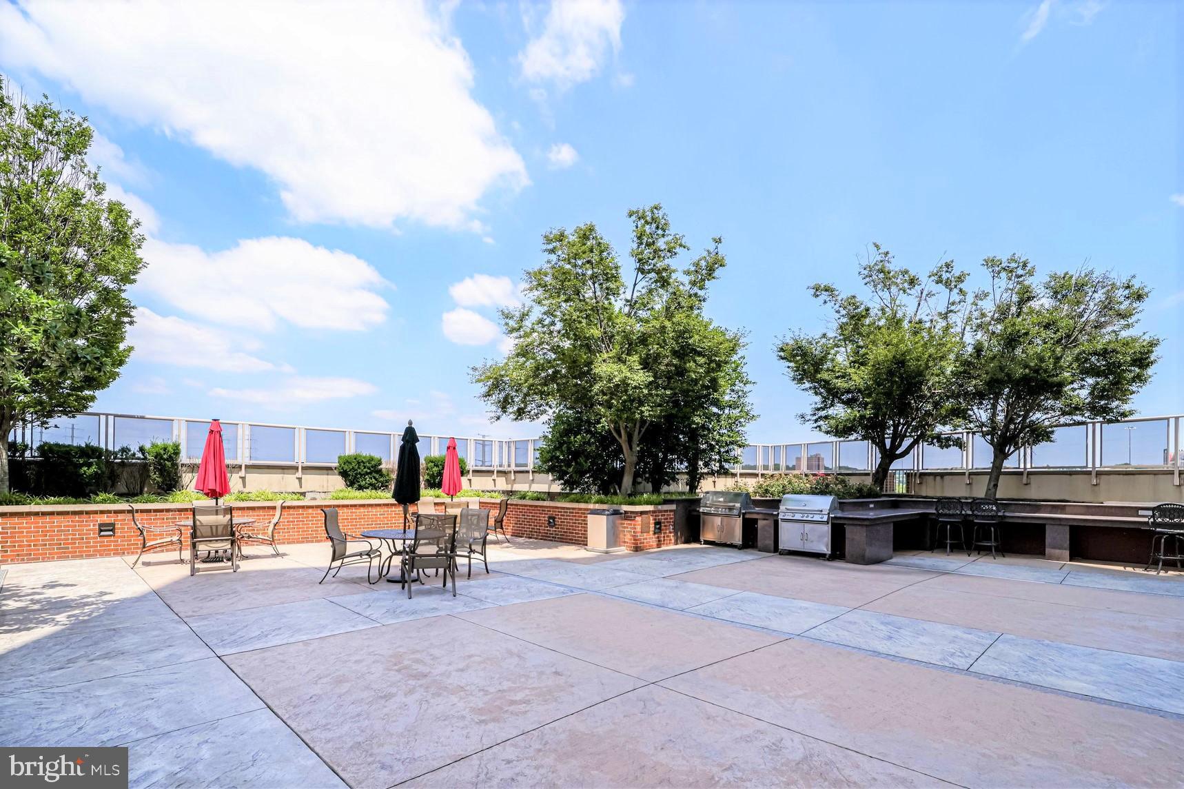 MIDTOWN ALEXANDRIA STATION CONDOMINIUM - Residential Lease