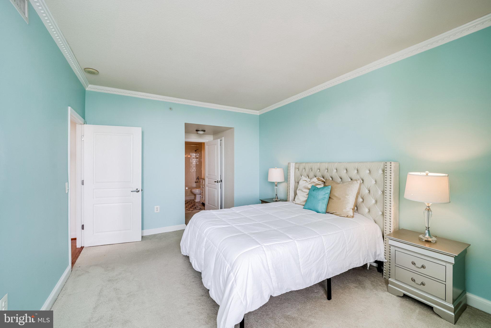 MIDTOWN ALEXANDRIA STATION CONDOMINIUM - Residential Lease