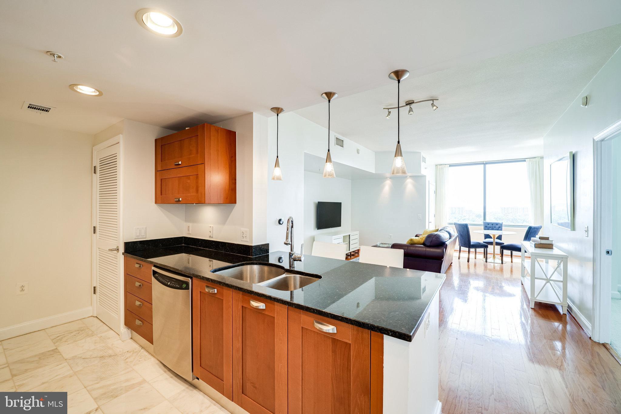 MIDTOWN ALEXANDRIA STATION CONDOMINIUM - Residential Lease